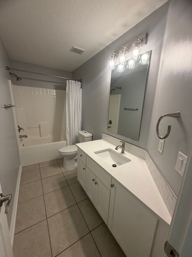Building Photo - 4BR/3BA Home For Rent