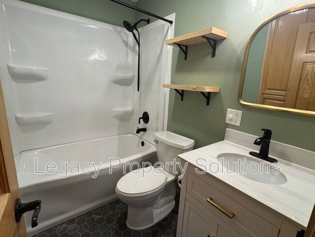 Building Photo - 1832 Assumption Dr