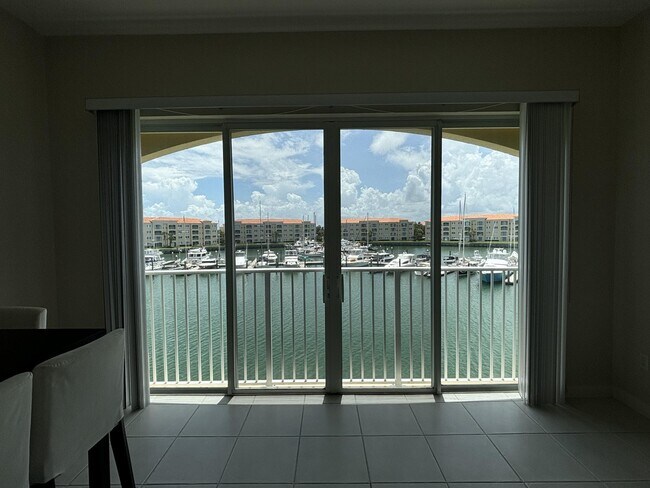 Primary Photo - 10 Harbour Isle Dr E