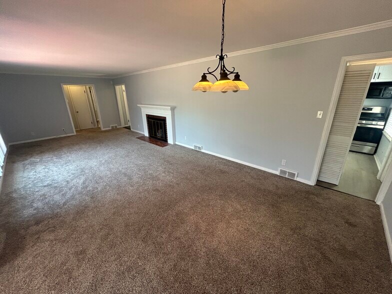 Building Photo - 4121 Seminole Dr