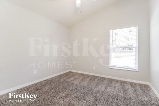 Building Photo - 16520 Deer Chase Loop
