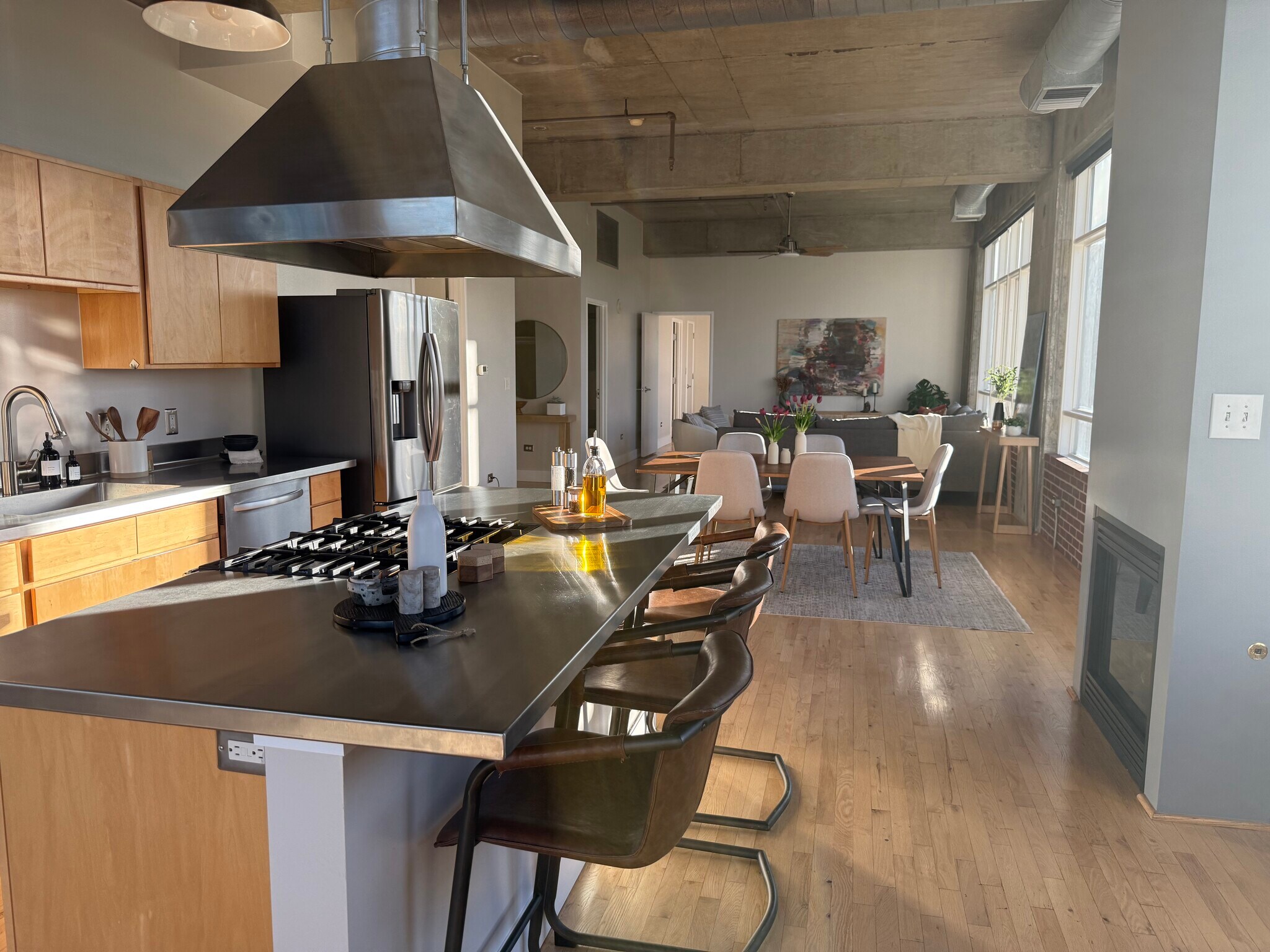 Building Photo - 2000 Little Raven St