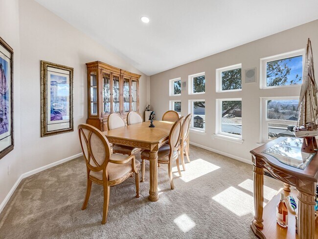 Building Photo - HUGE GARAGE BIGGER HOUSE