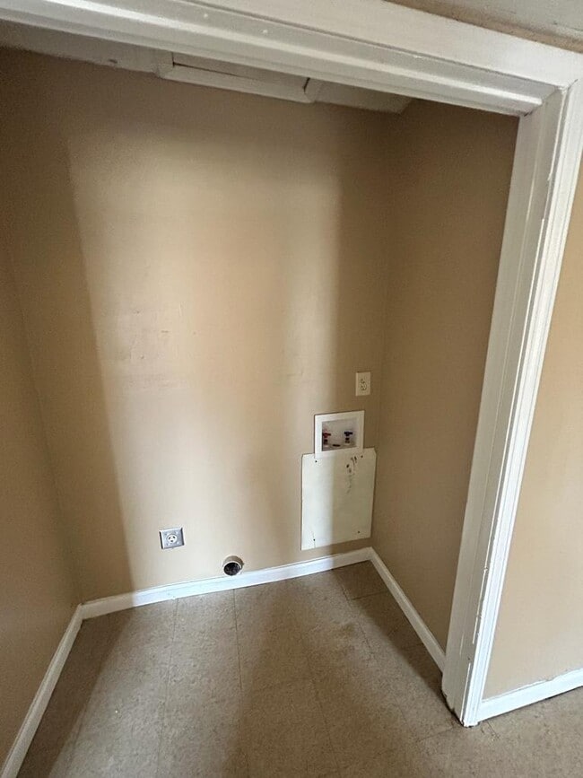 Building Photo - 5366 Clinchport Cir