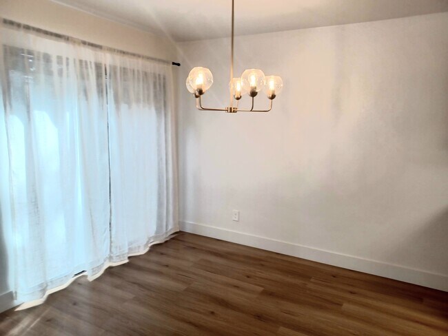 dining area - 5300 Winfield Way