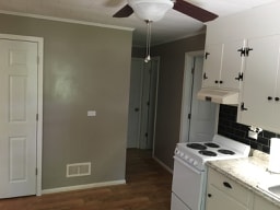 Kitchen - 100 Marion Ct