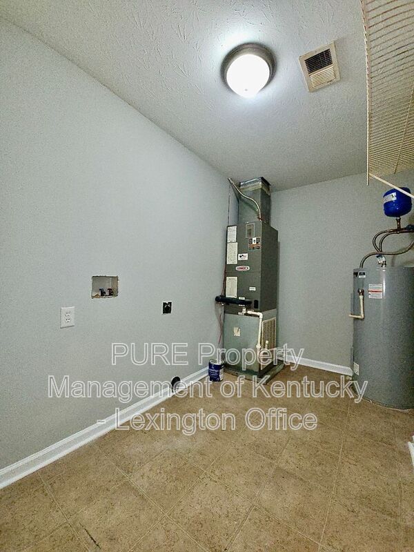 Building Photo - 271 Grinder Ct