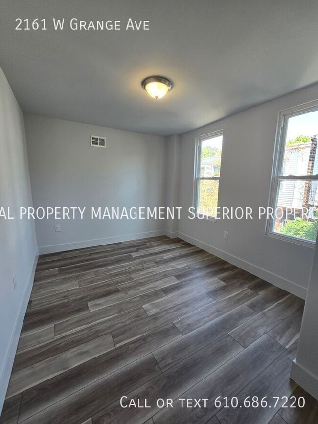 Building Photo - 2161 W Grange Ave