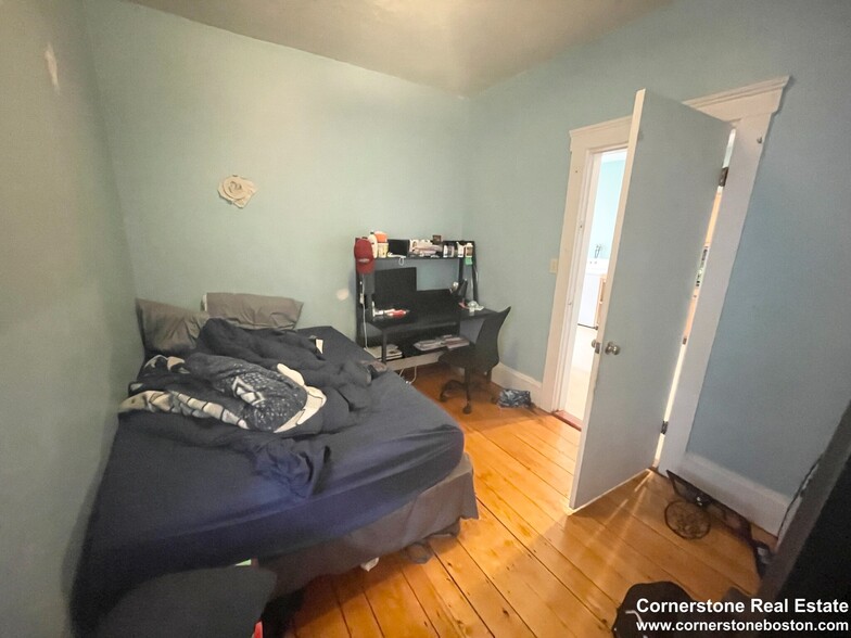 Building Photo - 1572 Tremont St