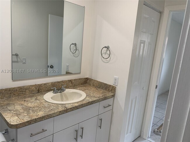 Building Photo - 2319 W 60th St