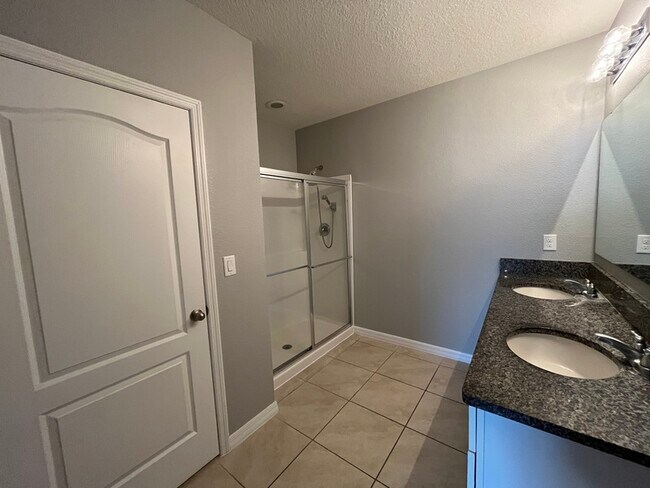 Building Photo - 5106 Fiddlewood Way