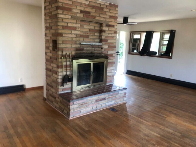 Building Photo - Charming 3BR Home with Large Yard in Hyattsville!