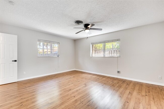 Building Photo - 3460 NE 28th Ave