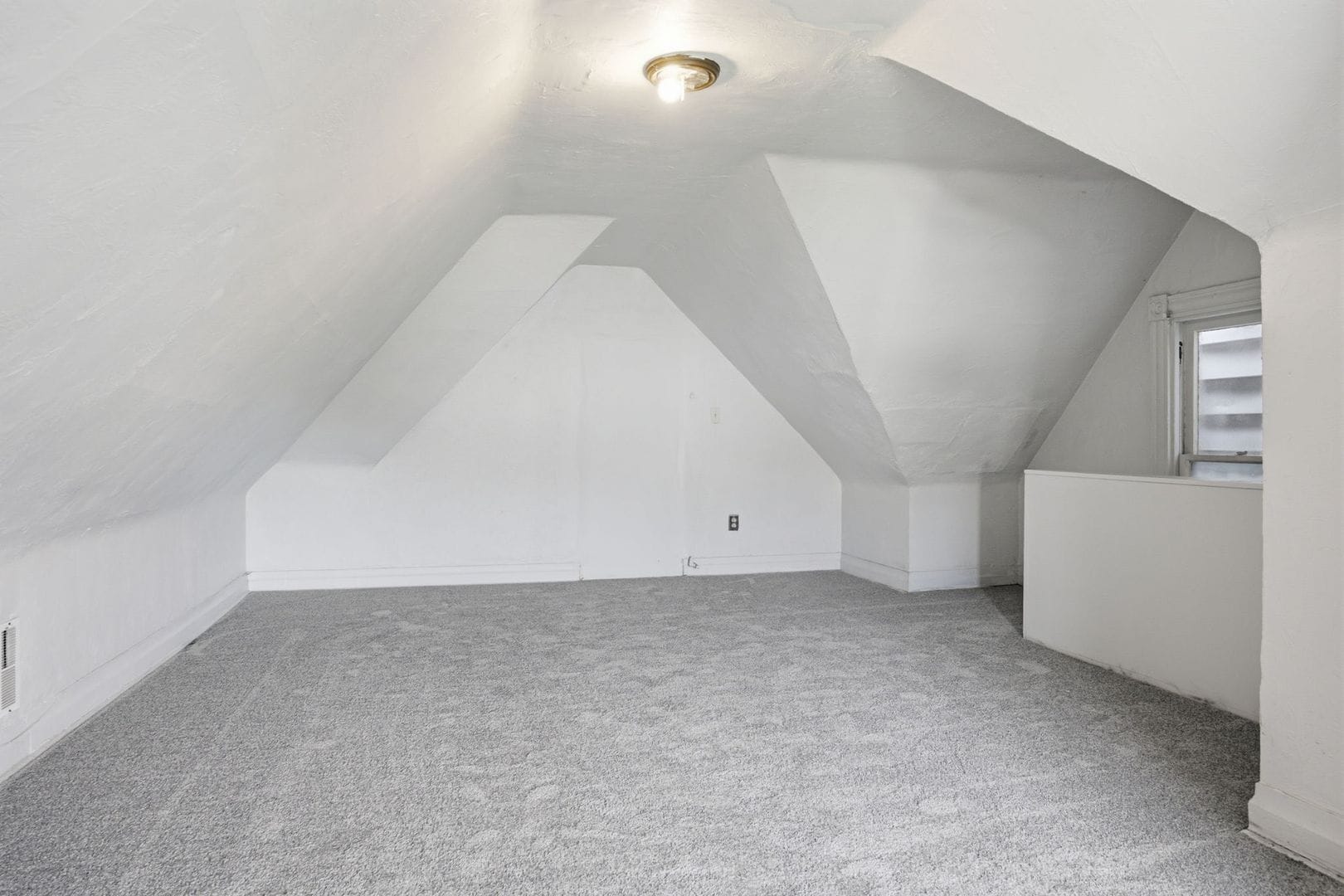 Building Photo - 3032 Merwyn Ave