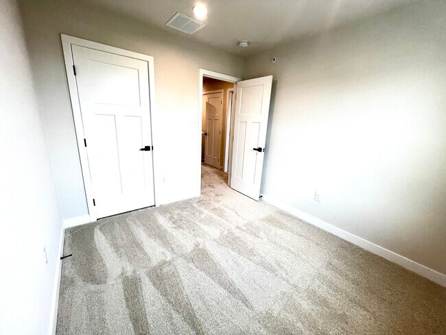 Building Photo - 32 Indian Field Ln