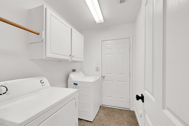 Building Photo - 8031 Clarion Way