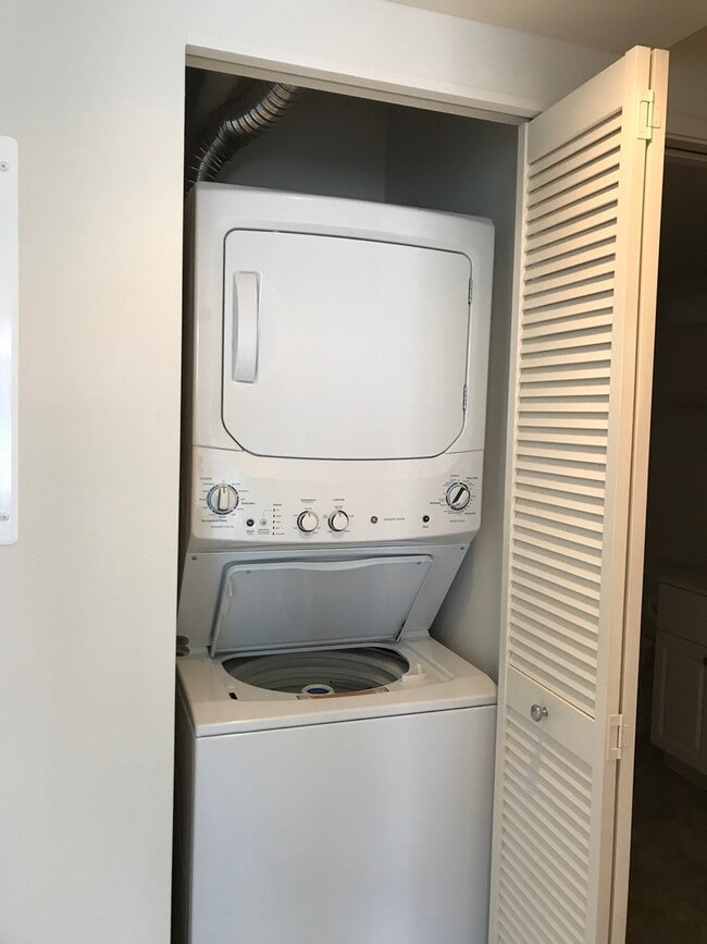 Building Photo - 801 South St