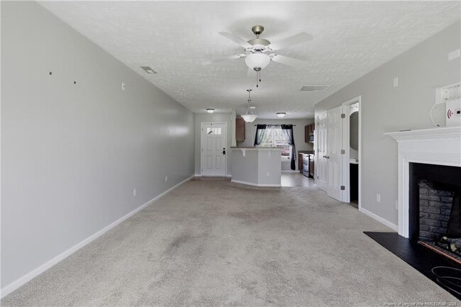 Building Photo - 142 Collinwood Dr