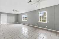 Building Photo - 344 Pennington Dr