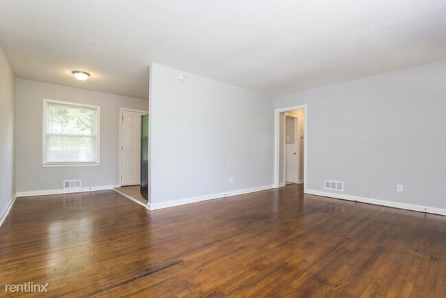 Building Photo - 3 br, 1 bath House - 3235 Bluebird Ln