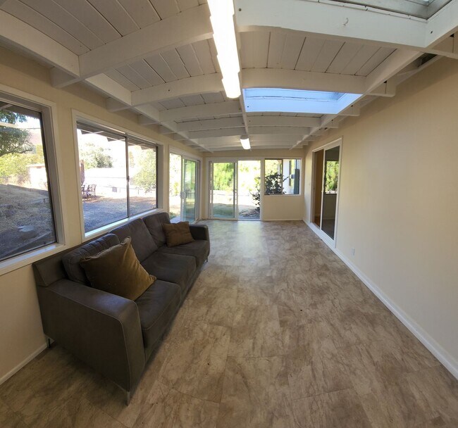 Building Photo - 5 Bedroom 3 bathroom in close proximity to POLY CAMPUS!