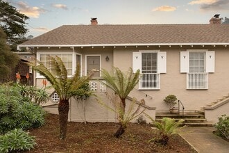 Building Photo - Classic Pacific Grove Duplex - Available D...