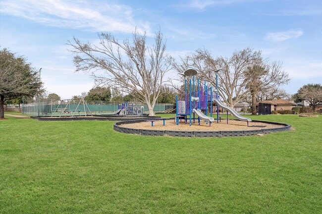 Building Photo - 8334 Country View Dr