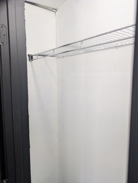 Building Photo - 1221 S Avers Ave