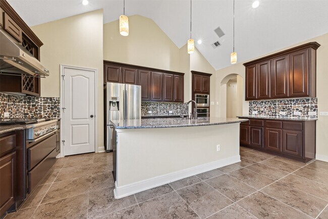 Building Photo - 17311 Quiet Shores Dr