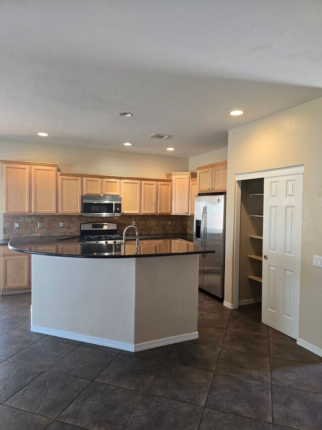 Building Photo - FREE RENT FOR OCTOBER AND $100 VISA GIFT C...