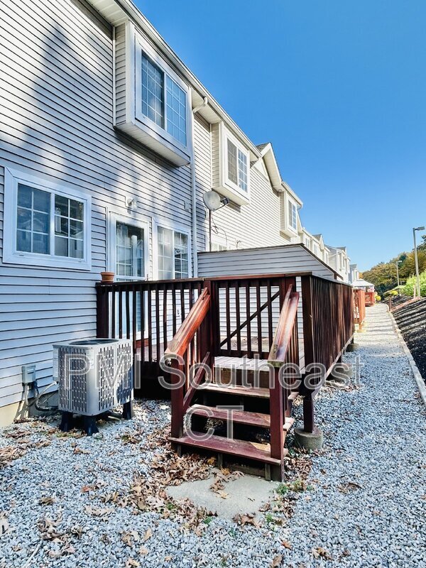 Building Photo - 310 Boston Post Rd