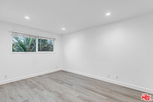 Building Photo - 1837 N La Brea Ave