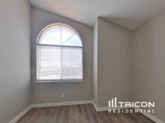 Building Photo - 531 Atwood Ct