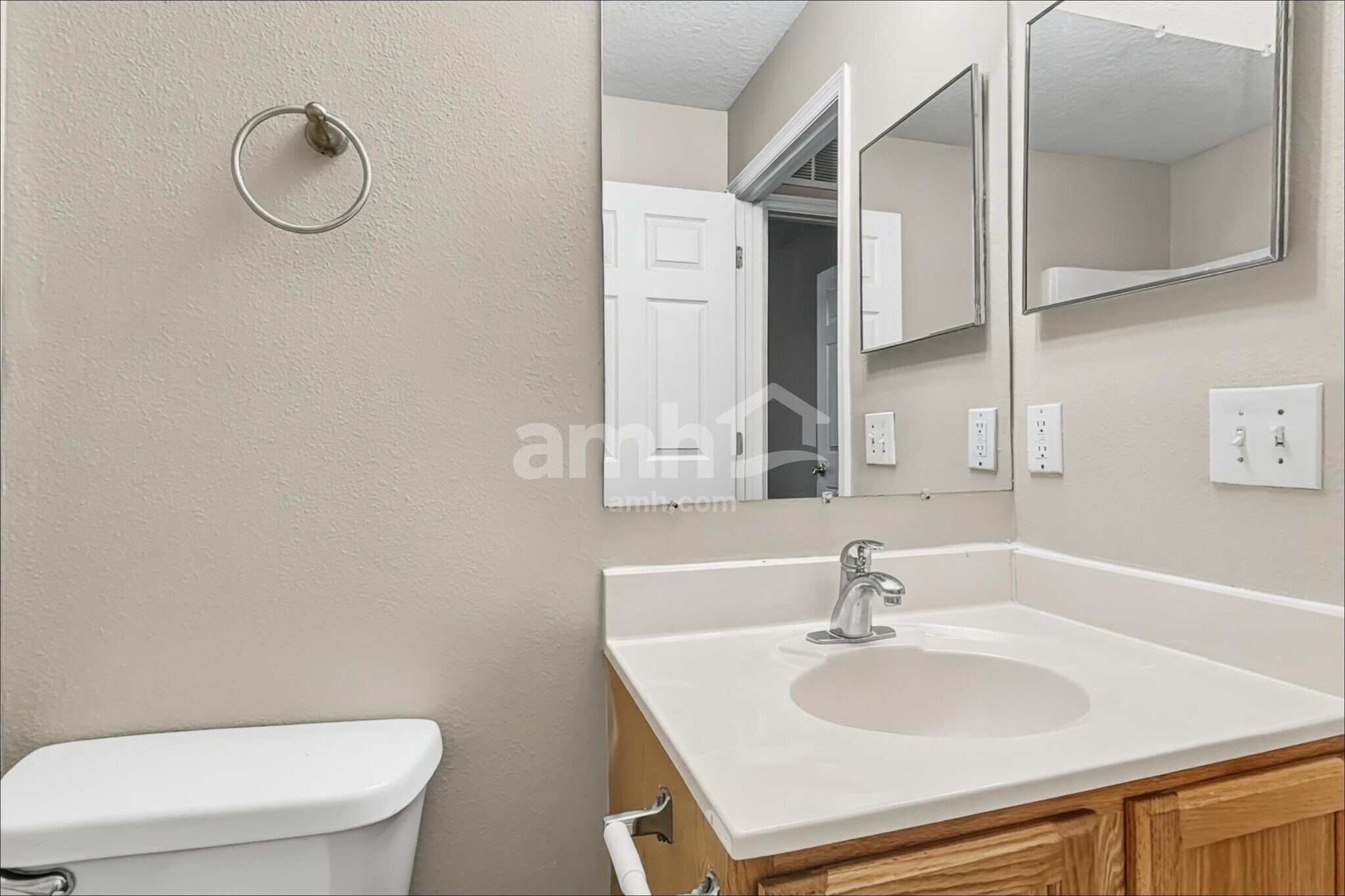 Building Photo - 97154 Yorkshire Dr