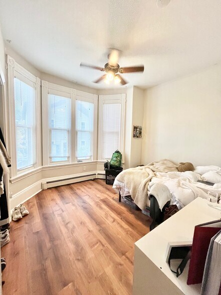 Building Photo - 719 Parker St