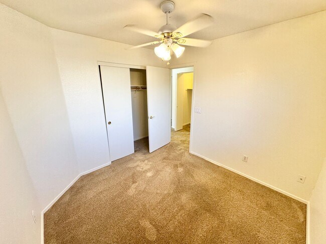 Building Photo - 3 Bedroom 2 Bath Single Level Home In Peor...