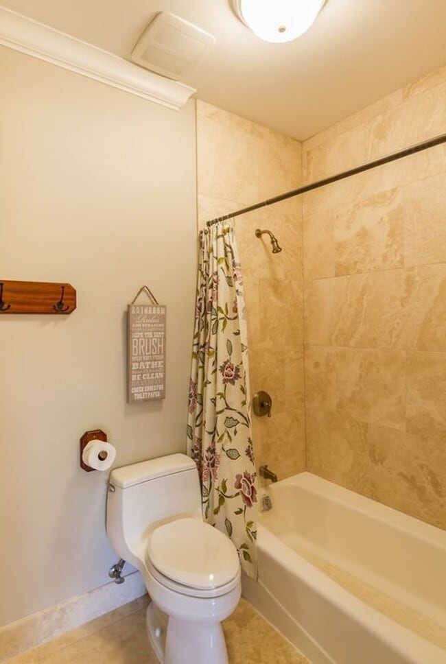 Building Photo - Estate on 1 acre 3 bedroom 2.5 baths and attached 2 car garage