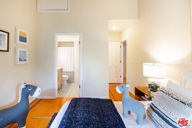 Building Photo - 21338 Colina Dr