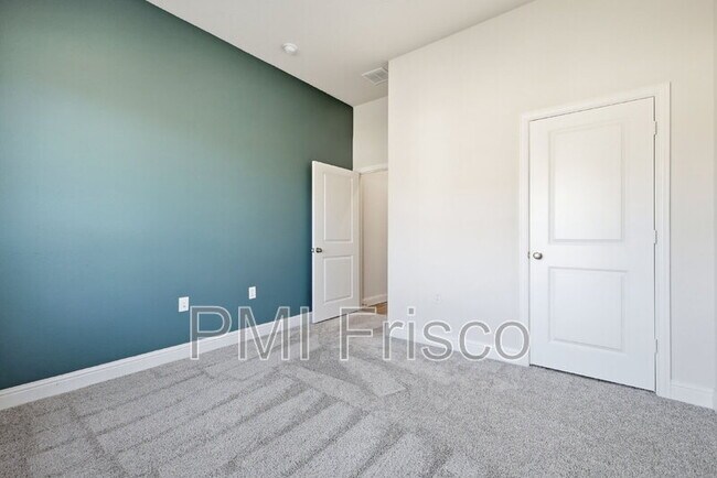 Building Photo - 1044 3rd St