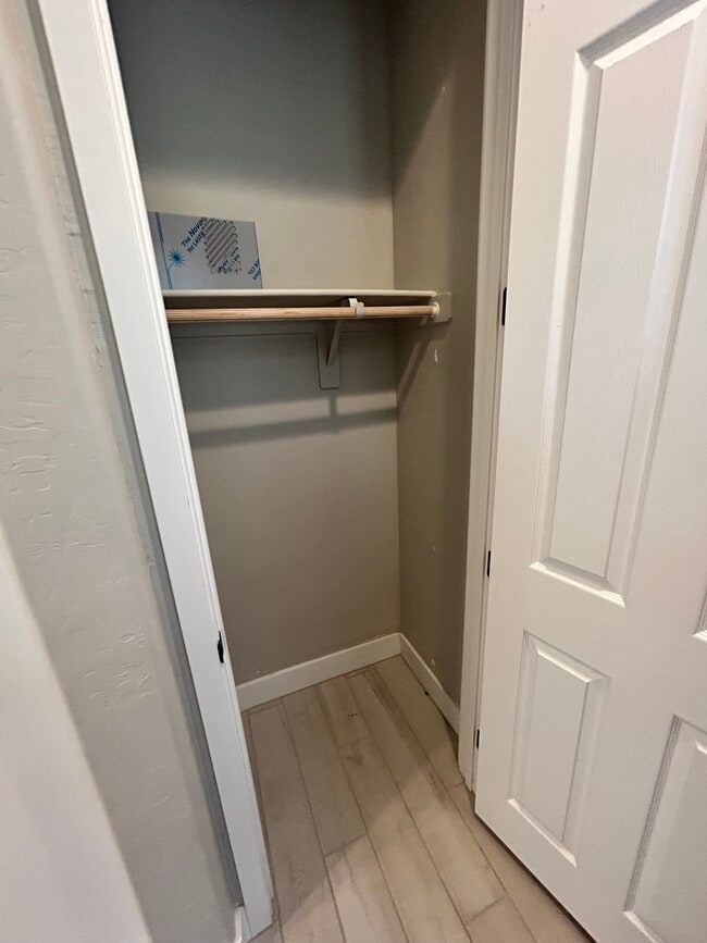 Building Photo - 104 Barton Bay Ave