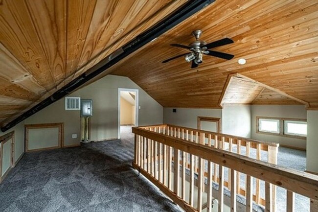 Building Photo - Amazing 5-Bedroom, 2.5 Bathroom Updated Ho...