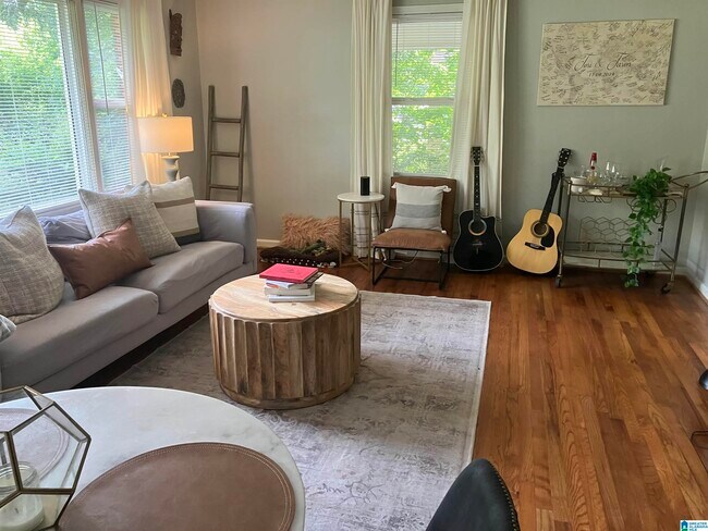 Building Photo - 410 32nd E Pl