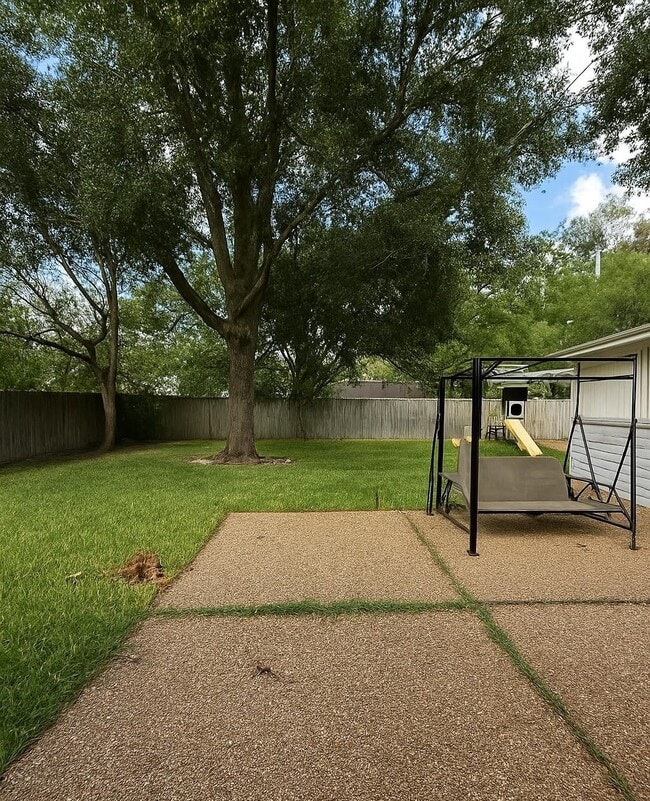 Building Photo - 9646 Meadowglen Ln