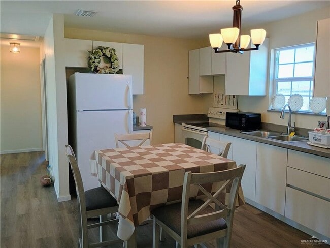 Building Photo - 12 Valdez Rd