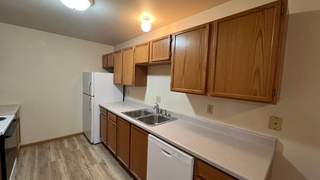 Building Photo - Charming 2-Bedroom Townhome for Rent in Bozeman, MT with Garage