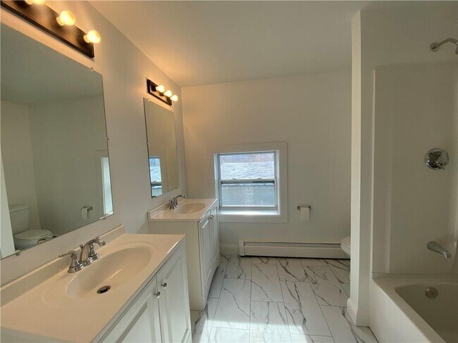 Building Photo - 16 Clearview Ave