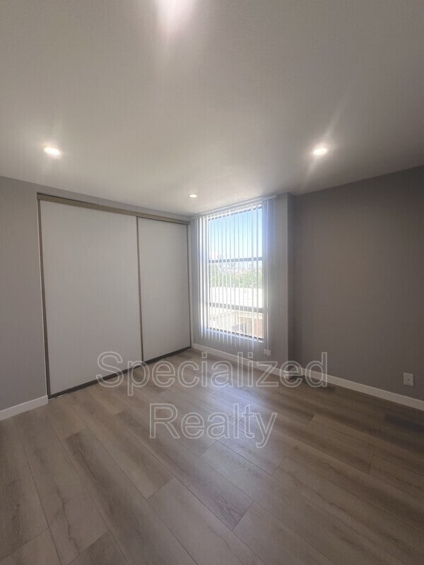 Building Photo - 7038 Vesper Ave