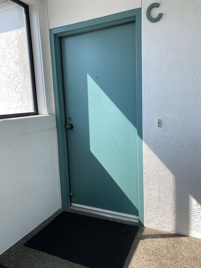 Building Photo - Spectacular View!! This top floor condo is a MUST SEE!! $500 move in credit