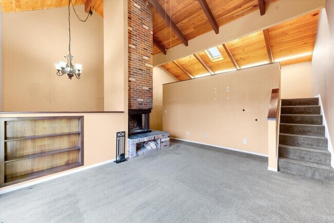 Building Photo - RIVERFRONT CONDO IN LONGVIEW