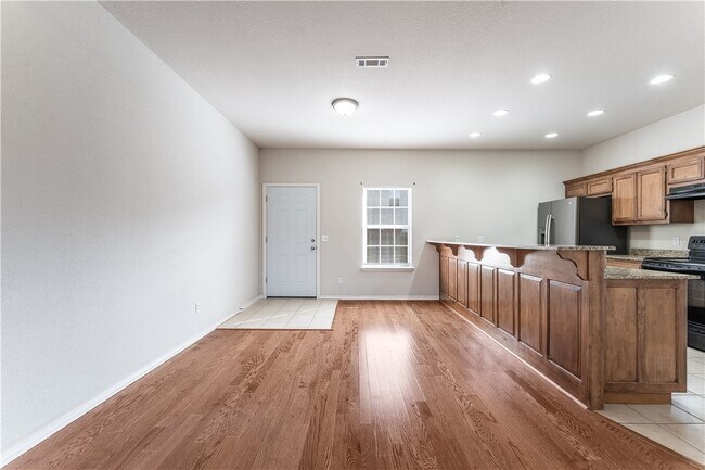 Building Photo - 3005 SW Deerfield Blvd